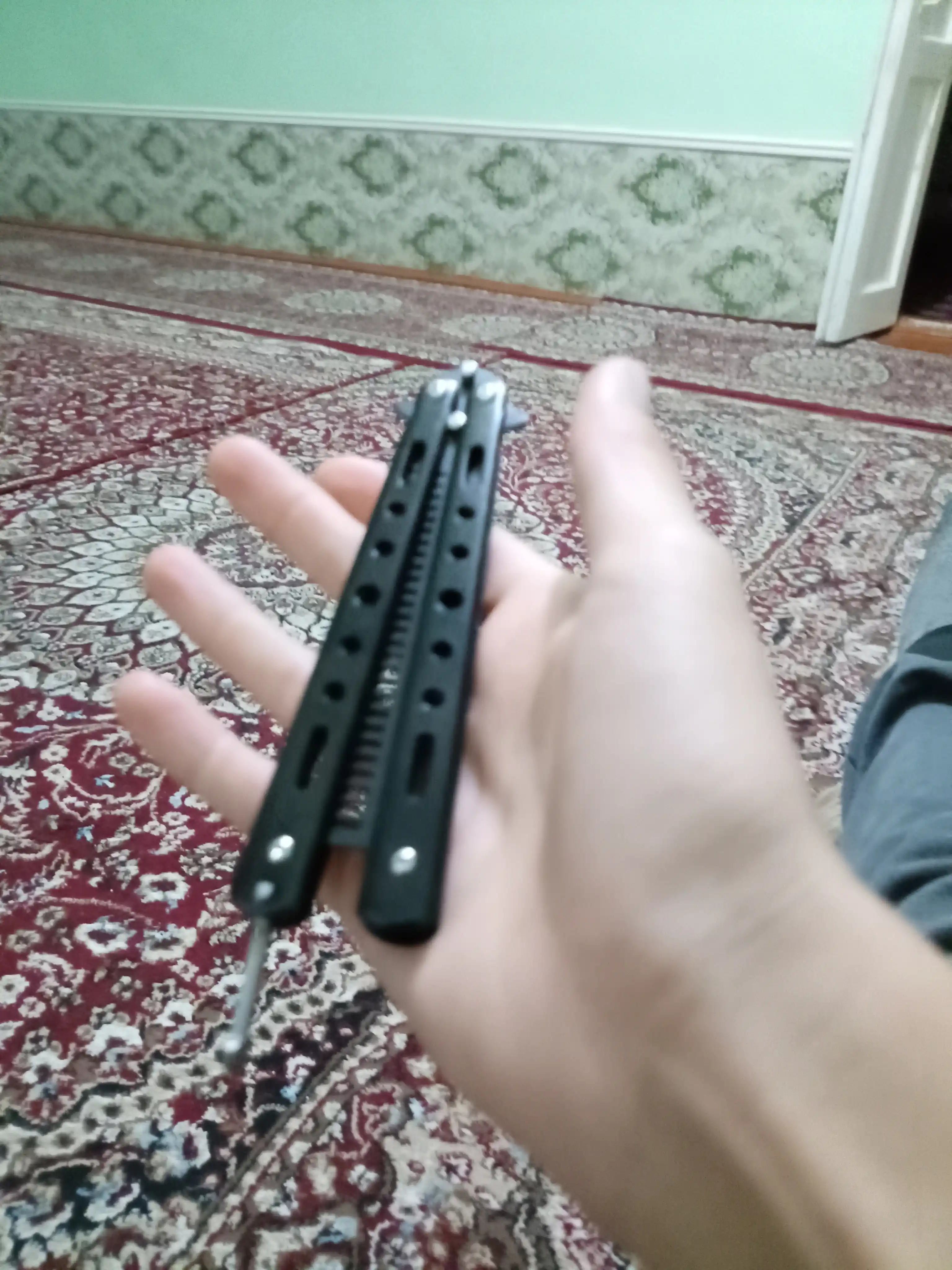 Babochka soch va soqol uchun kapalaksimon taroq, flipping mashqi uchun