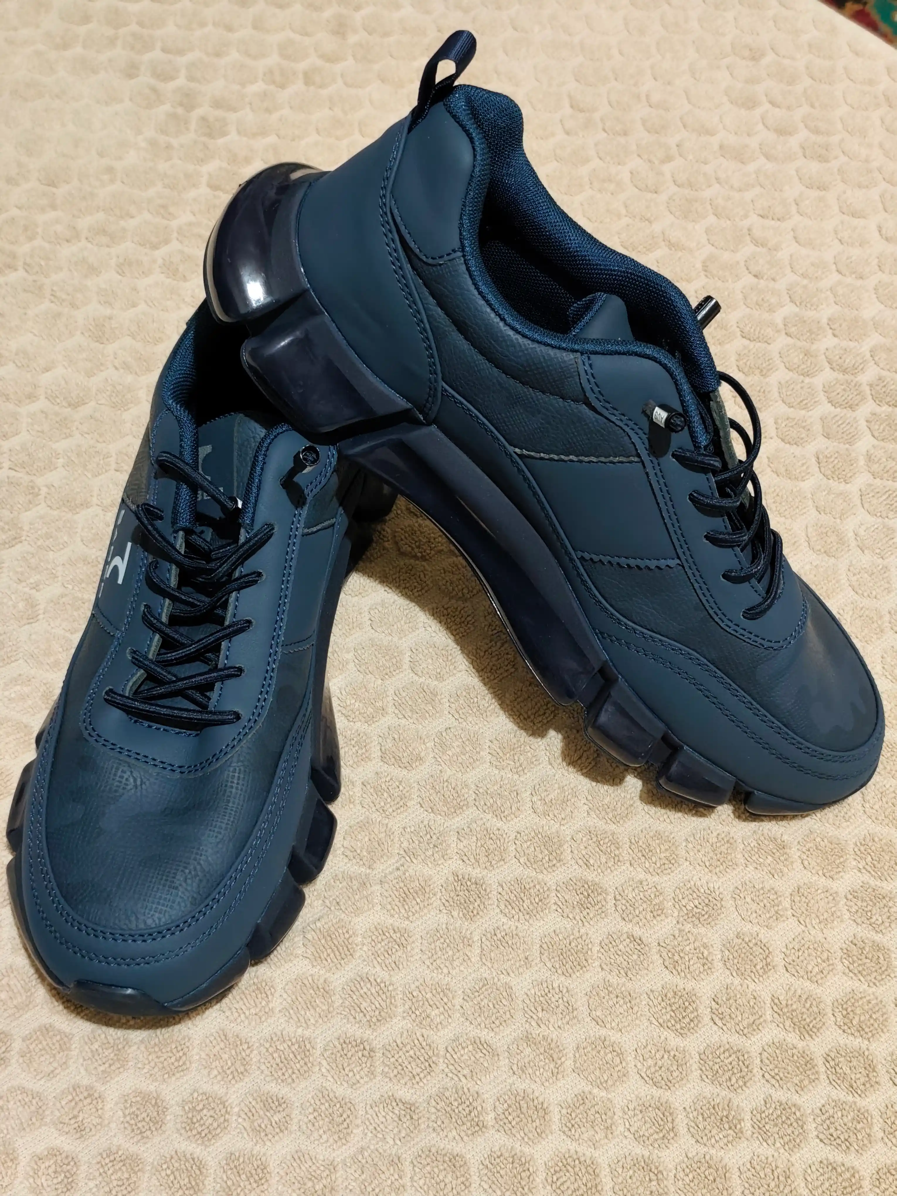 Tods & Saber erkaklar sport krossovkasi. Kundalik kiyish uchun ham qulay