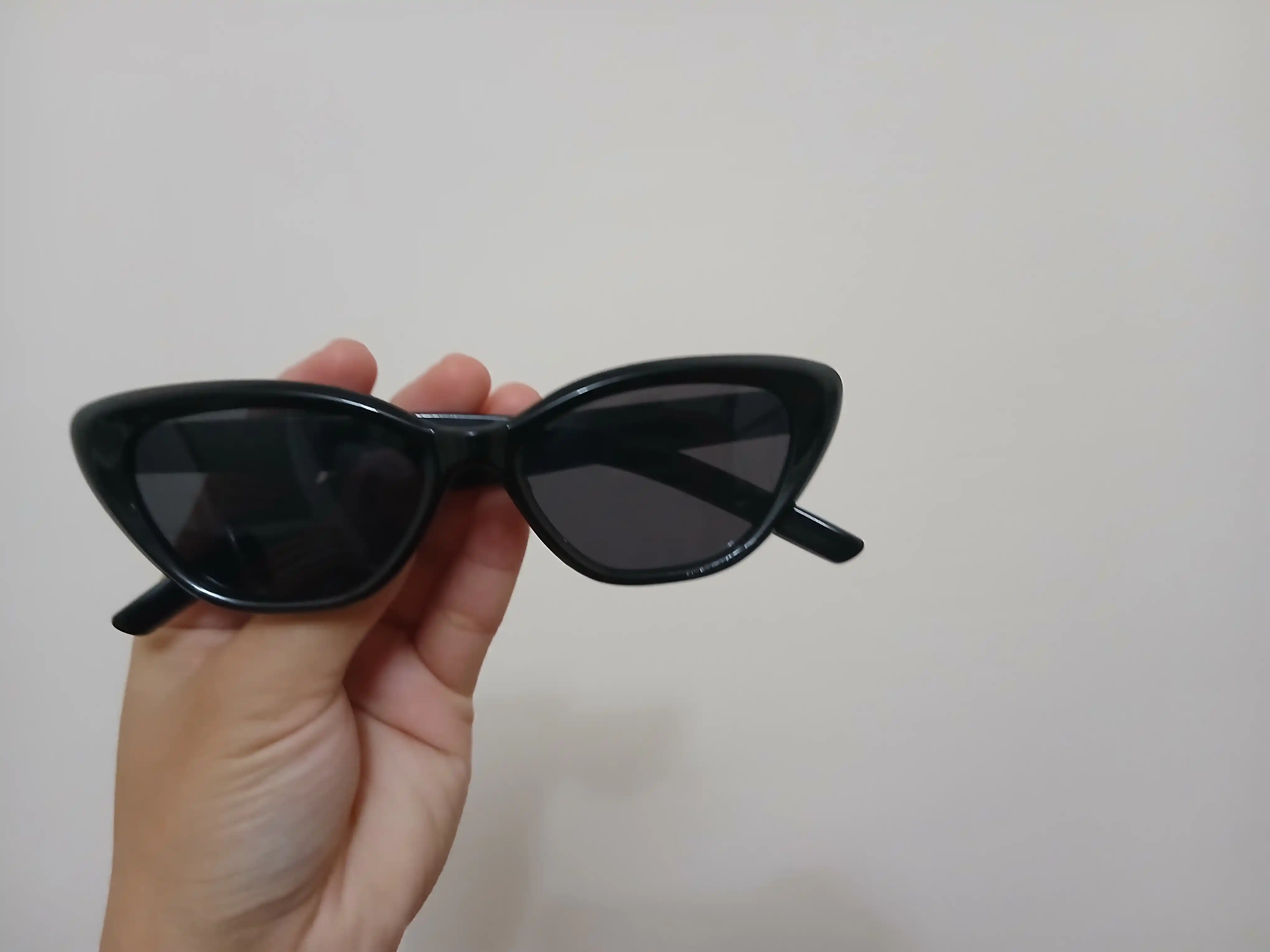 Ayollar quyoshdan saqlovchi mushuk ko‘zli ko‘zoynak, tor retro model, yoz uchun