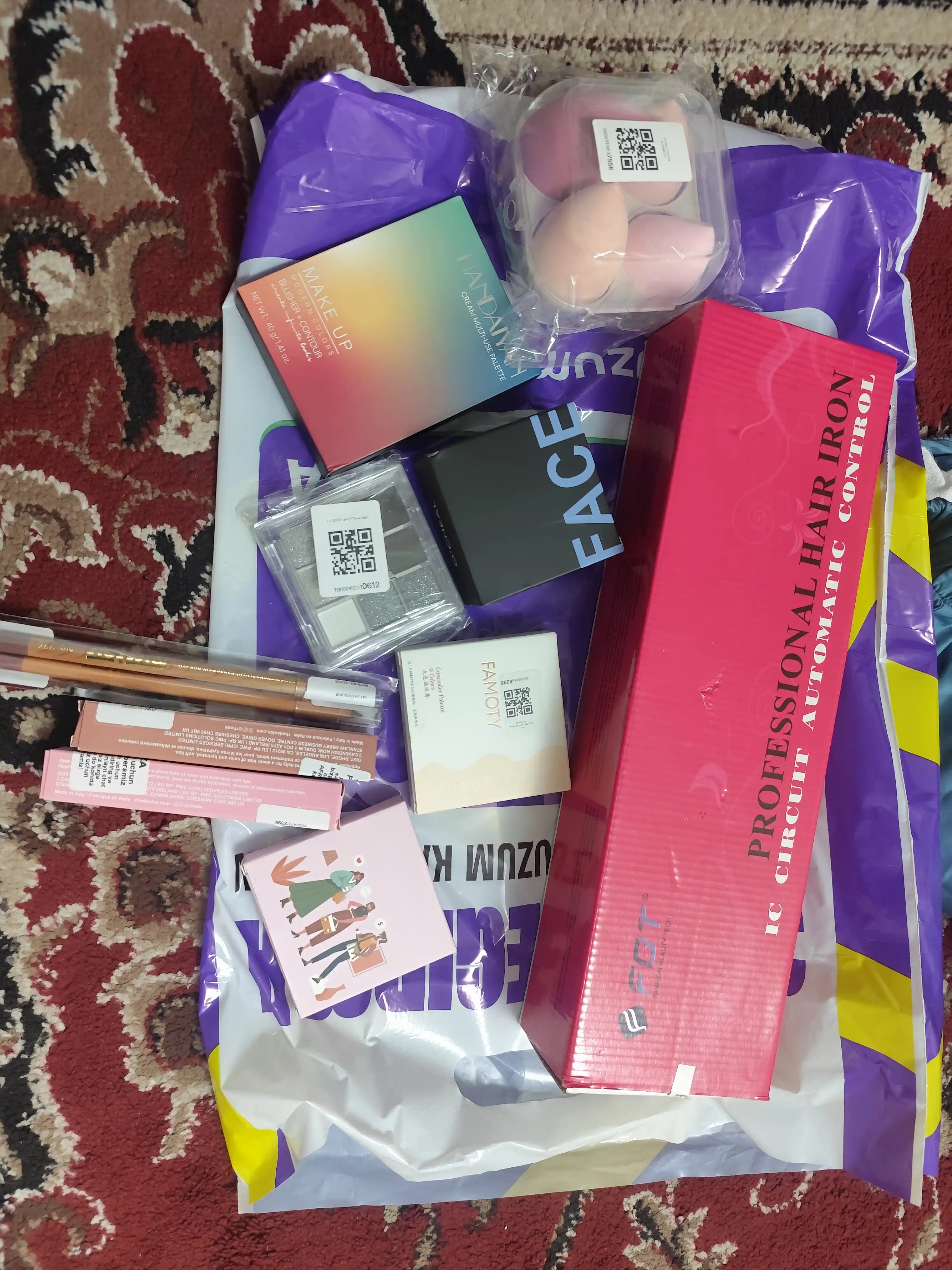 Kosmetik gubka, bitta g‘ilofda 4 dona, makiyaj uchun, yumshoq, tonal krem va upa uchun