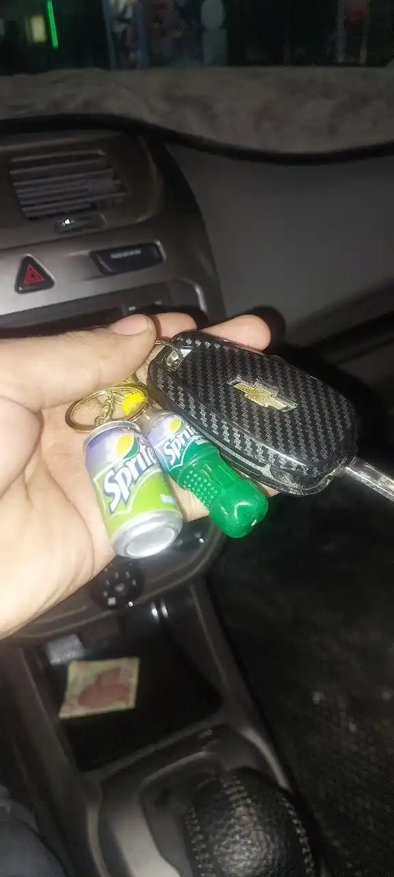 Breloklari Cola, Pepsi, Fanta, Sprite, telefonlar va avtomobillar, o'yinchoqlar, sovg'alar uchun
