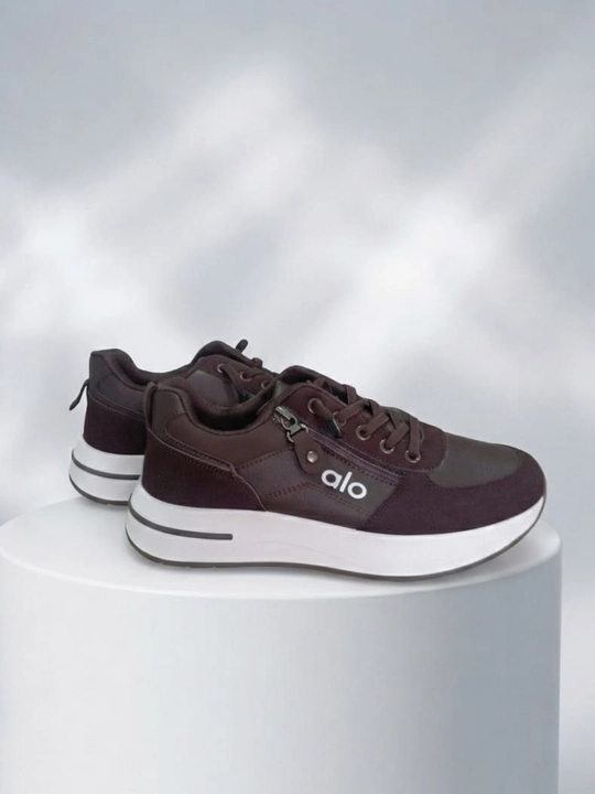 Ayollar krossovkasi, unisex kedalar (36-41)kuz,qish,bahor uchun mos, bir o‘lcham kichikroq