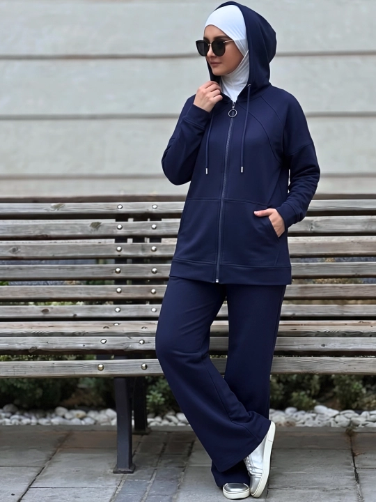 Ayollar sport kostyumi uch ipli matodan nachosli, kapyushonli issiq kostyum  KLARIS