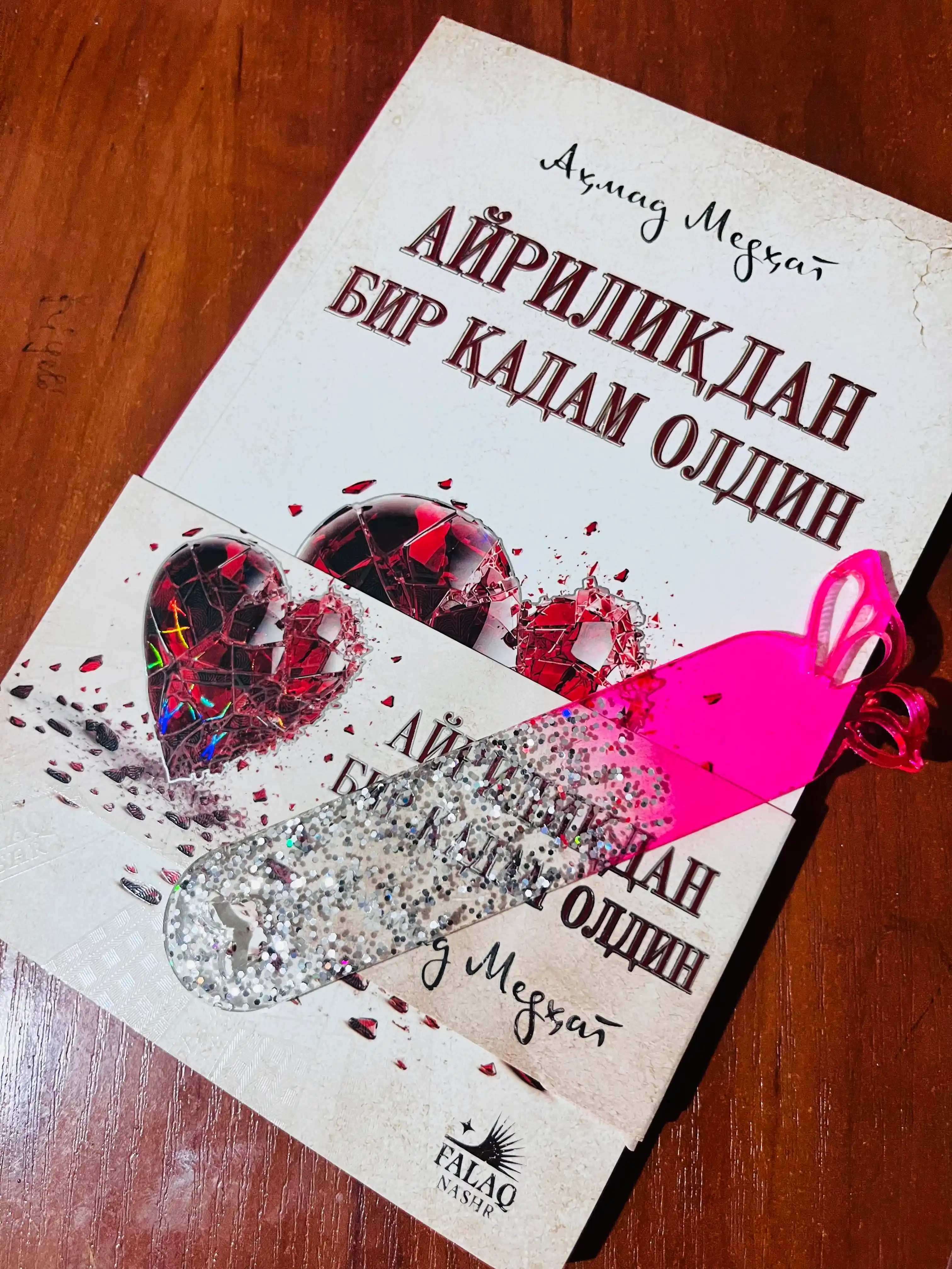 Epoksid smolasidan tayyorlangan xatchoʻp - kitobsevarlar uchun noyob sovg‘a