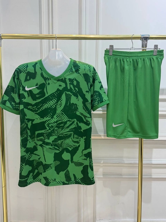 Nike uslubidagi erkaklar futbolka va shortik to‘plami 2/1 — sport va mashg‘ulotlar uchun - 
