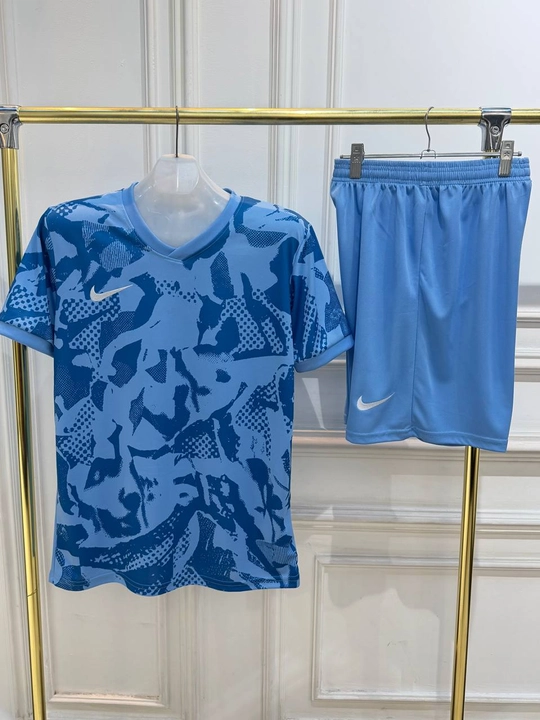 Nike uslubidagi erkaklar futbolka va shortik to‘plami 2/1 — sport va mashg‘ulotlar uchun - 