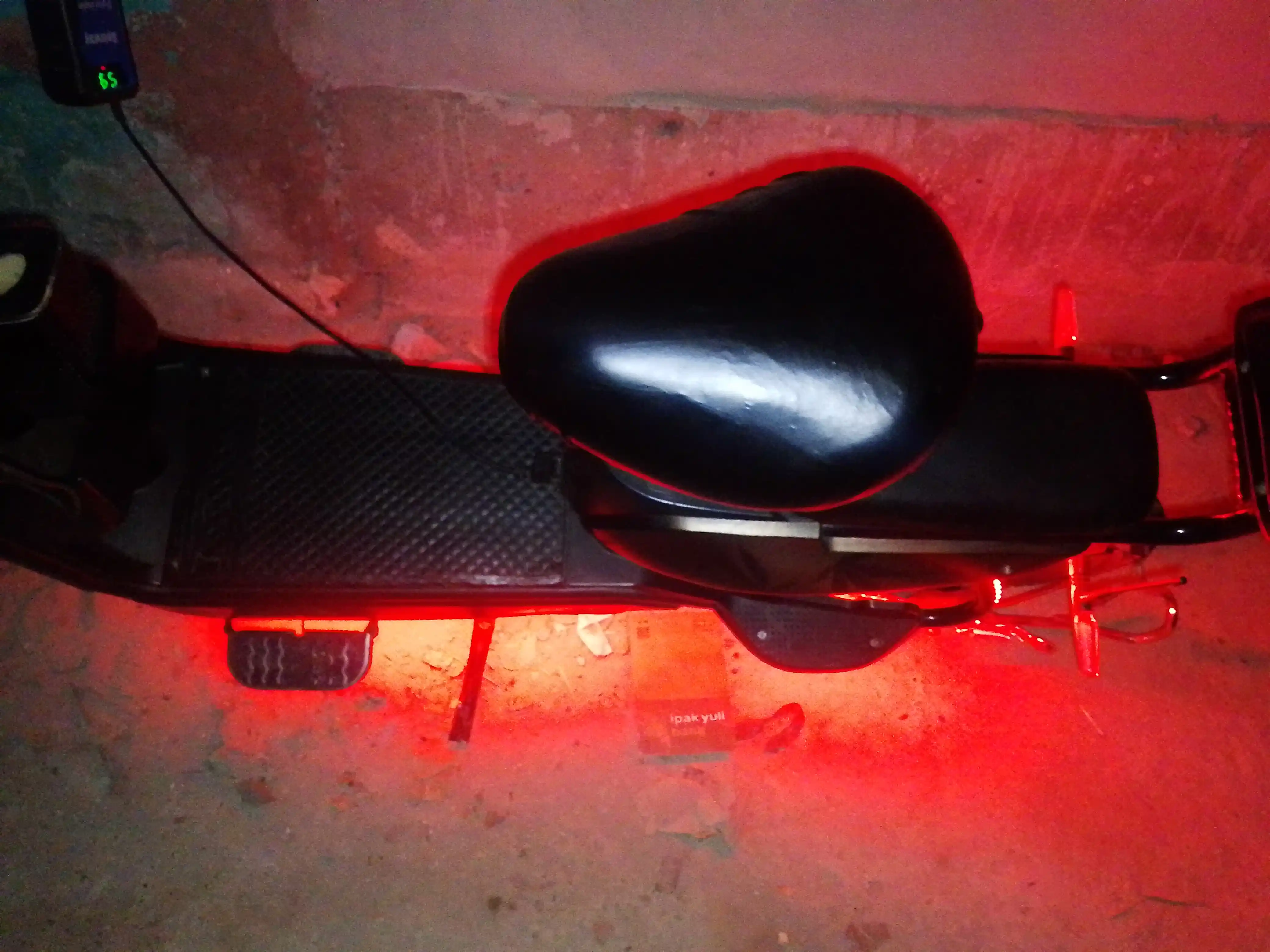 Mototsikl, skuter va moped o'rindig'i uchun suv o'tkazmaydigan g'ilof, himoya yopinchig'i