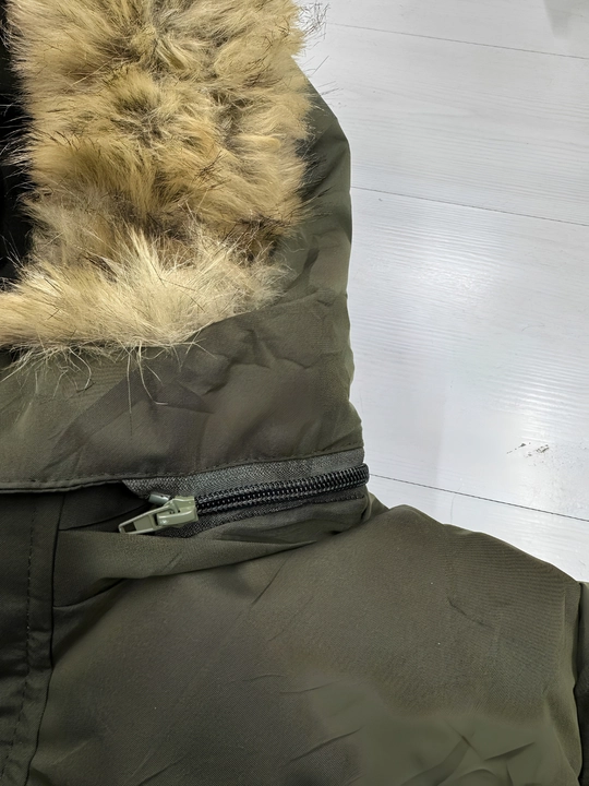 O‘g‘il bolalar uchun qishki uzun kurtka, mo‘ynali kapyushonli