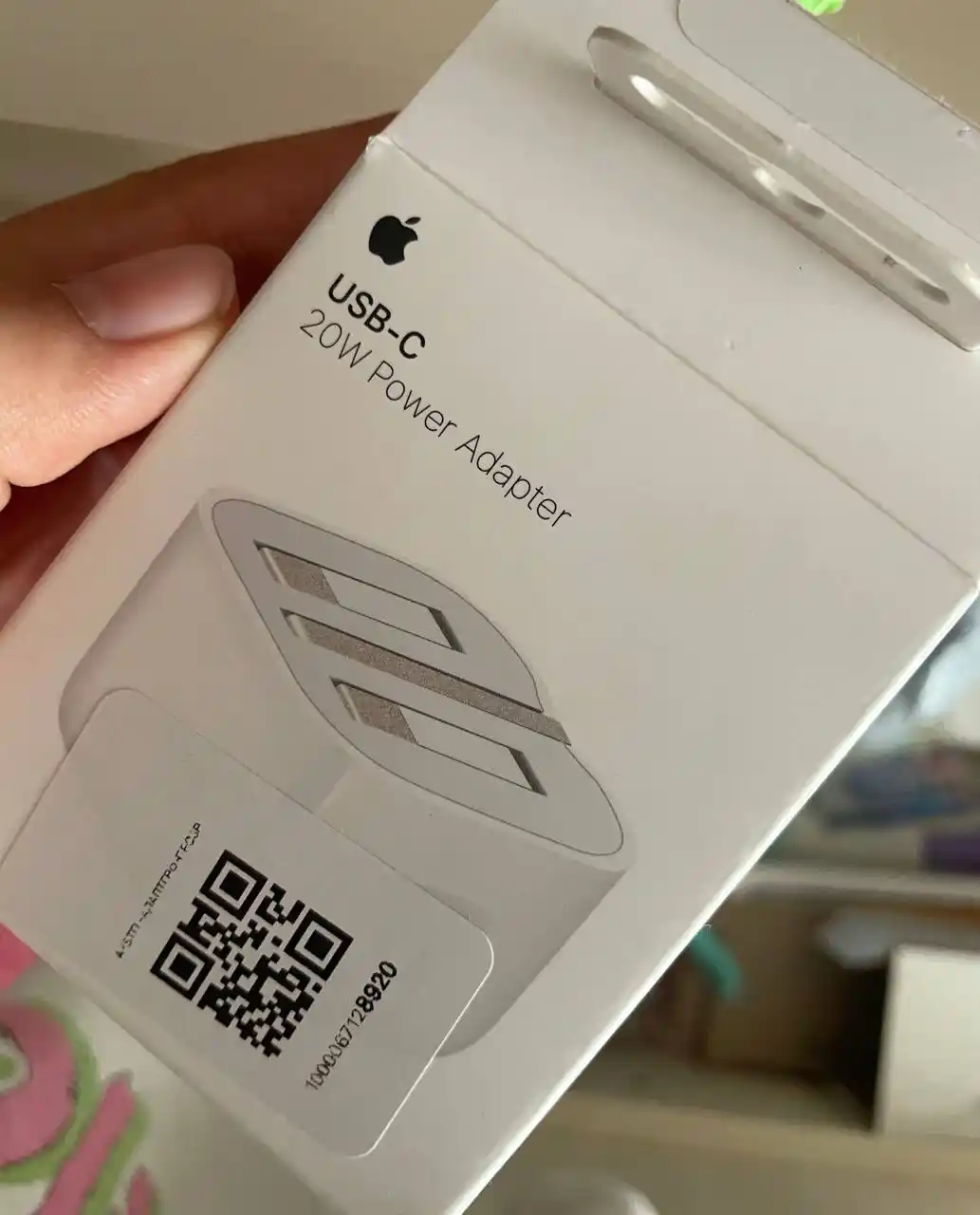 Apple — адаптер для iPhone, безопасная и быстрая зарядка