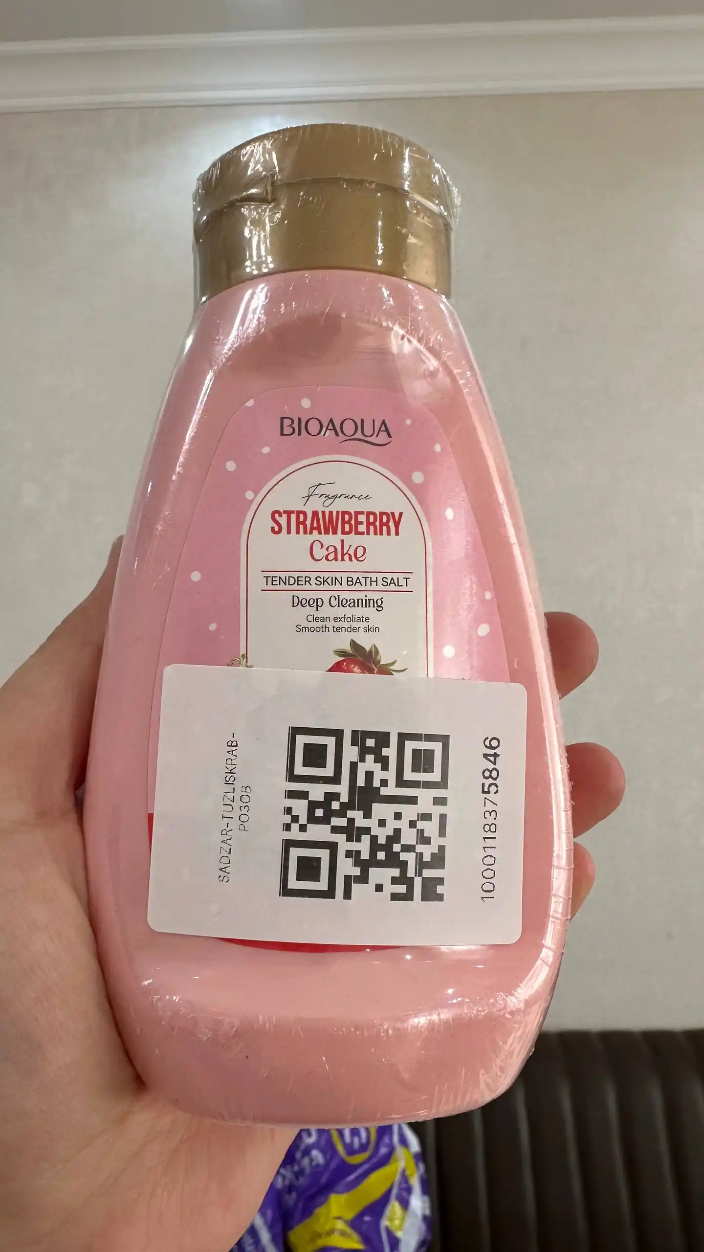 BIOAQUA qulupnayli vanna tuzi — nozik teri uchun, 430 g