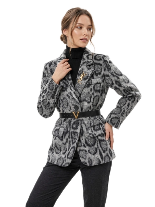 Ayollar leopard drap pidjak, kamar va broshka bilan