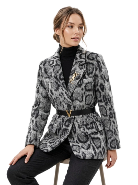 Ayollar leopard drap pidjak, kamar va broshka bilan