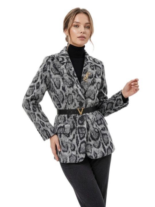 Ayollar leopard drap pidjak, kamar va broshka bilan