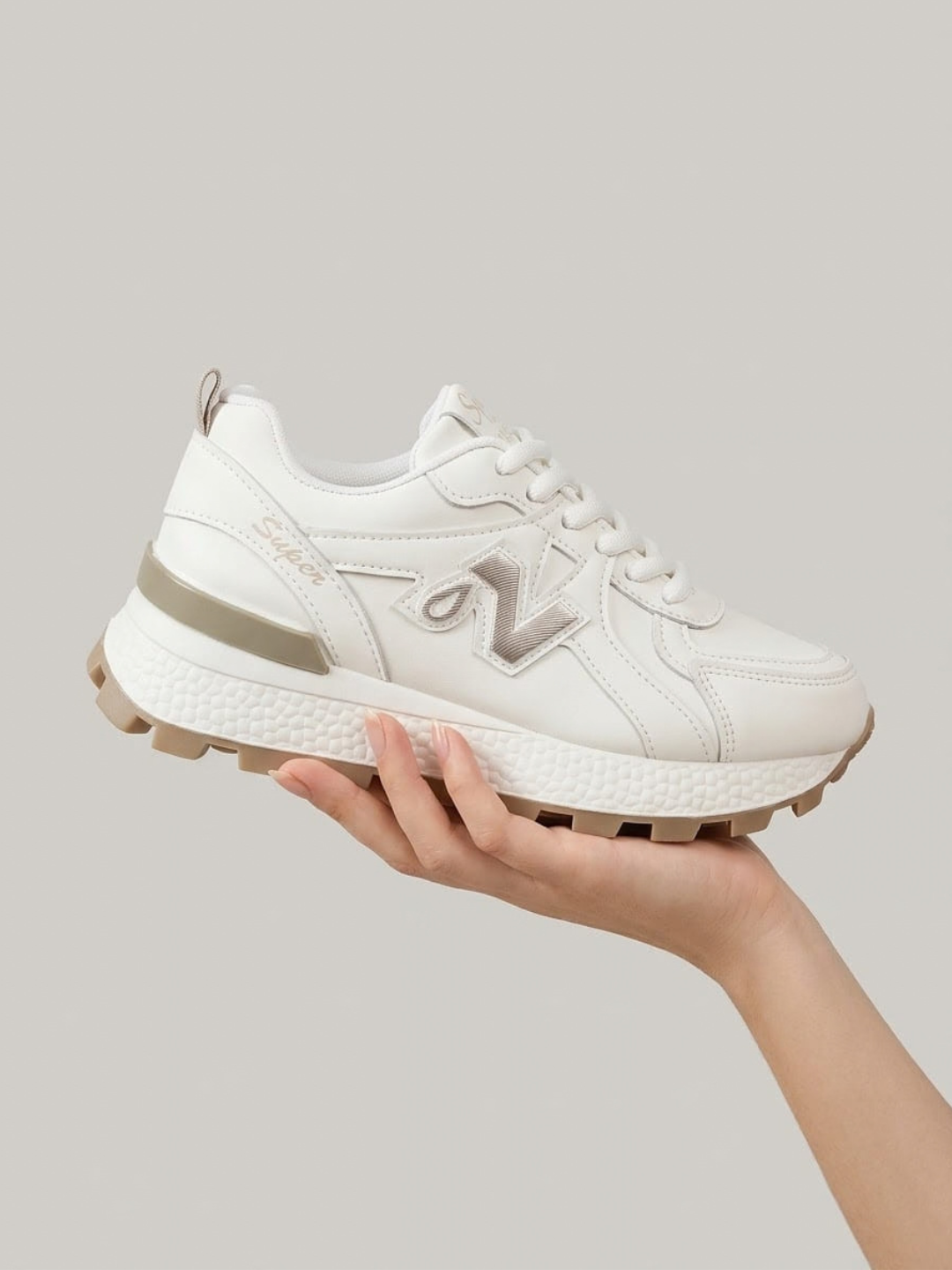 Ayollar krossovkasi, unisex kedalar (36-41)kuz,qish,bahor uchun mos, bir o‘lcham kichikroq
