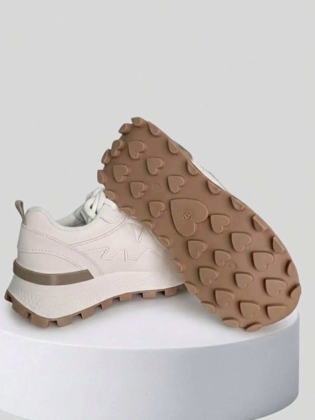 Ayollar krossovkasi, unisex kedalar (36-41)kuz,qish,bahor uchun mos, bir o‘lcham kichikroq