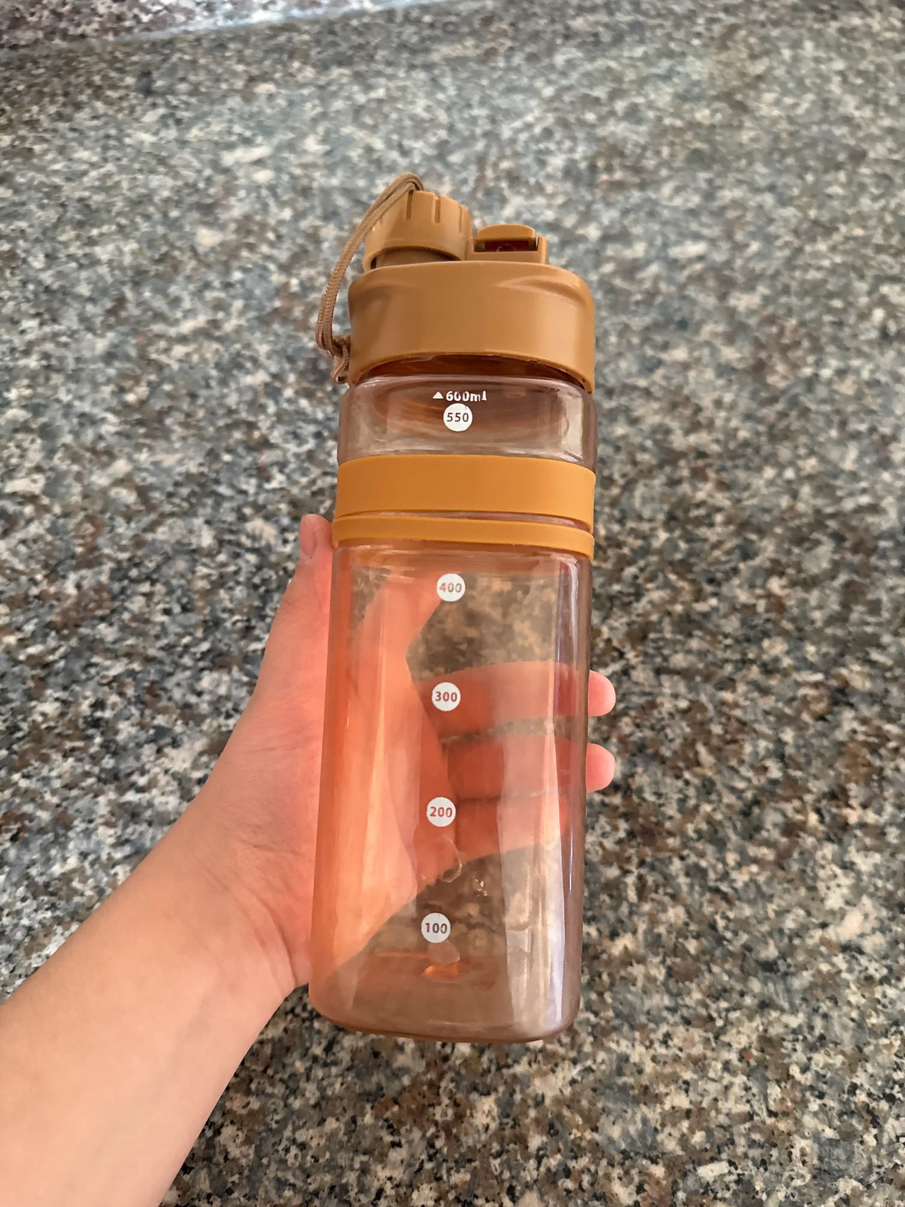 600 ml suv idishi naycha va ichimlik og‘zi bilan, germetik, tutqichli, BPA Free