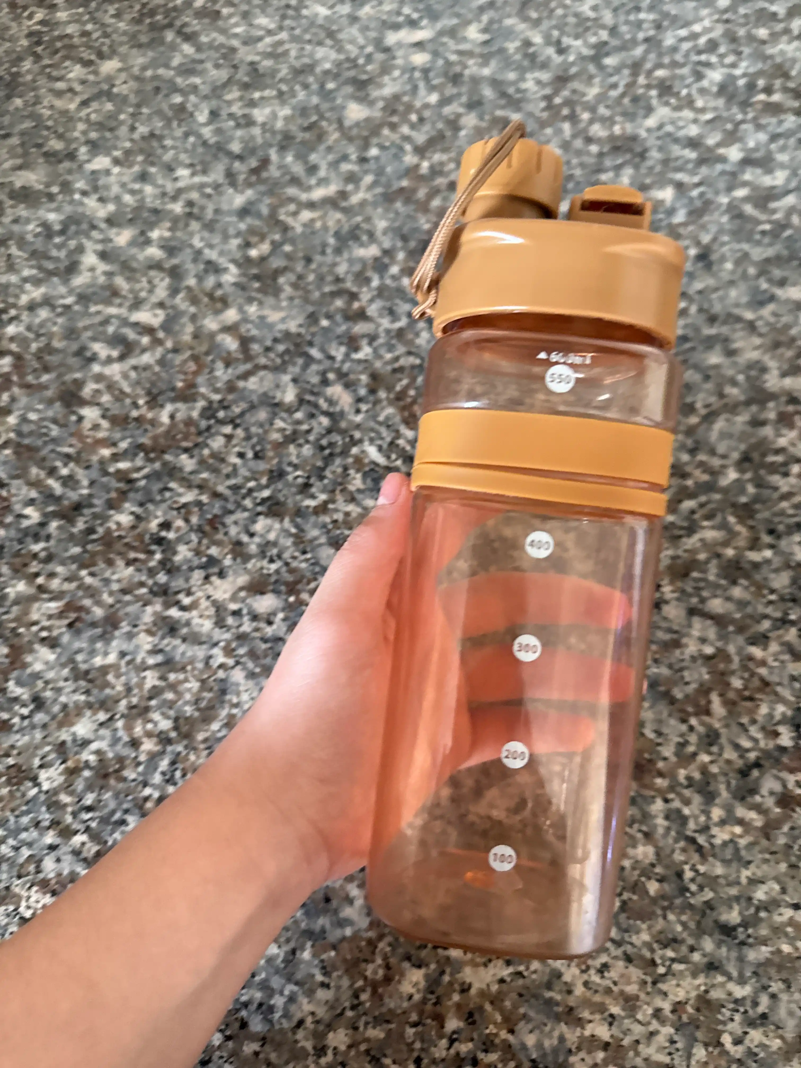 600 ml suv idishi naycha va ichimlik og‘zi bilan, germetik, tutqichli, BPA Free
