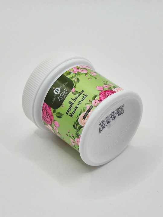 BOUTIQUE Rose Musk parfyumlangan tana kremi, atirgul va mushk iforli
