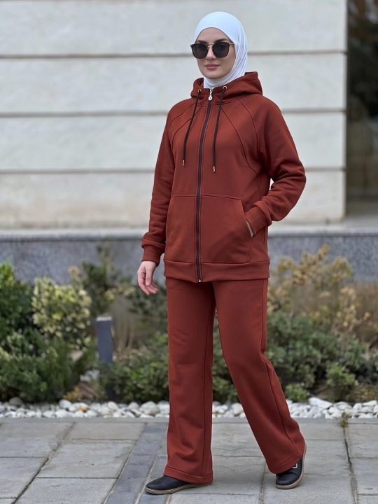 Ayollar sport kostyumi uch ipli matodan nachosli, kapyushonli issiq kostyum  KLARIS
