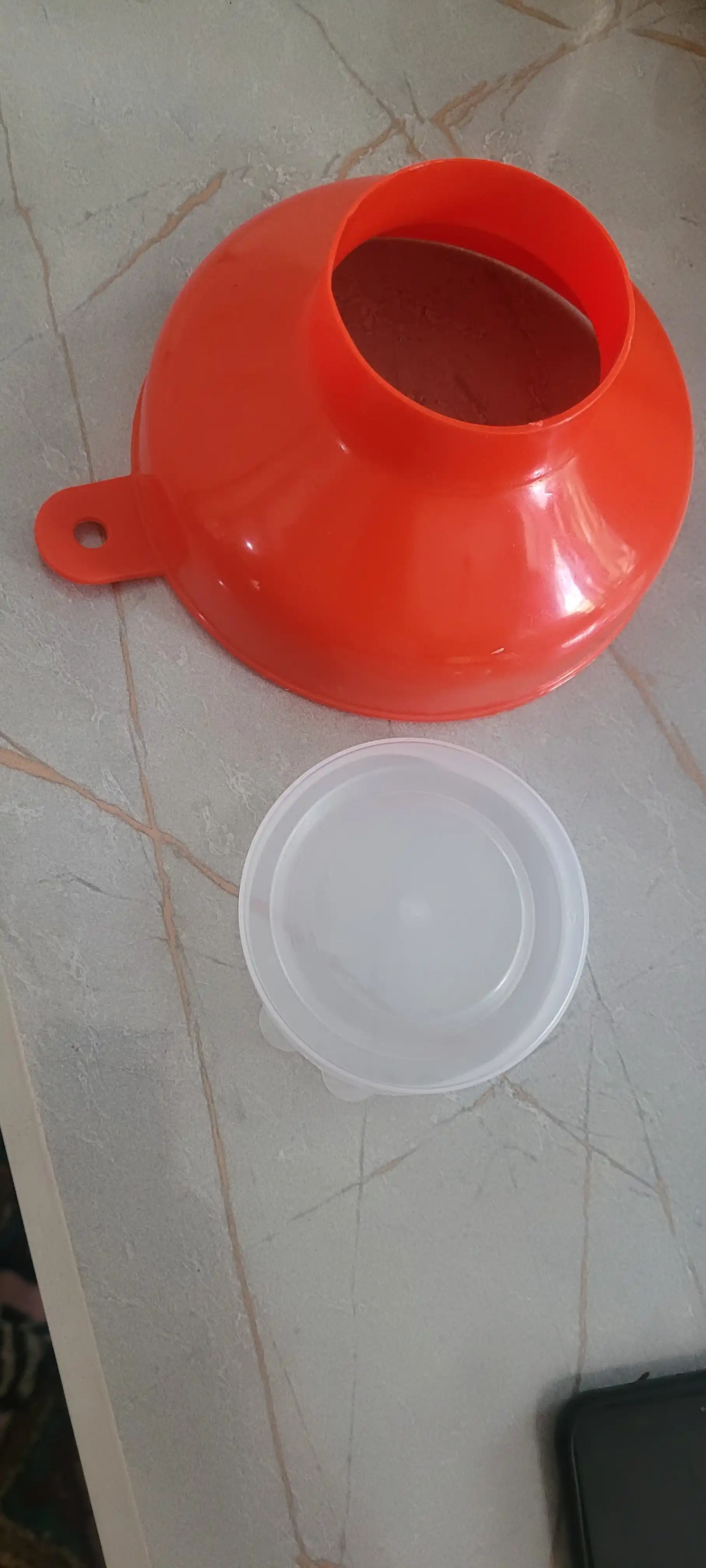 Plastik voronka, keng og‘izli quyish voronkasi, oshxona va maishiy foydalanish uchun
