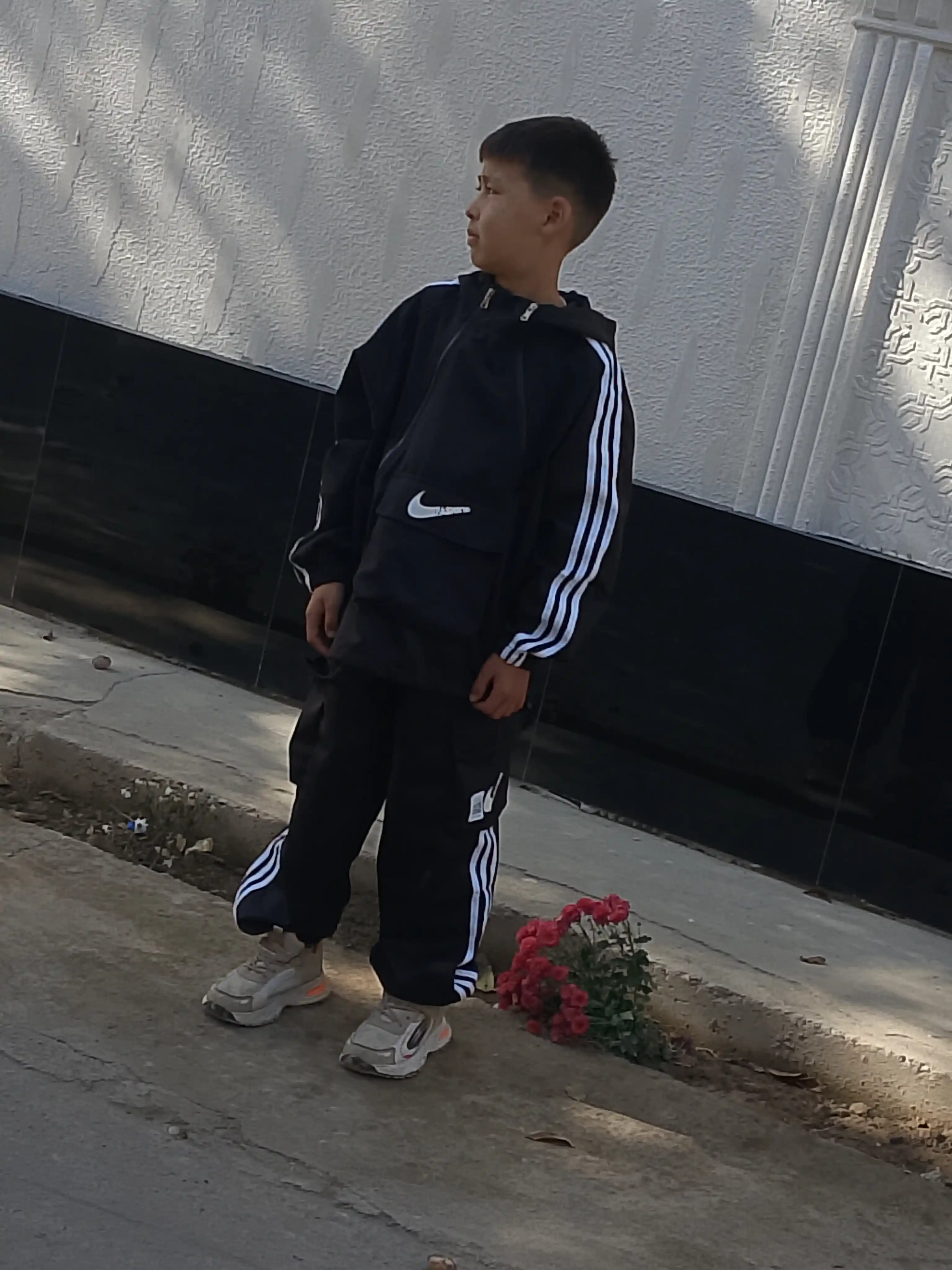 O‘g‘il bolalar uchun sport kostyumi, kapyushonli to‘plam