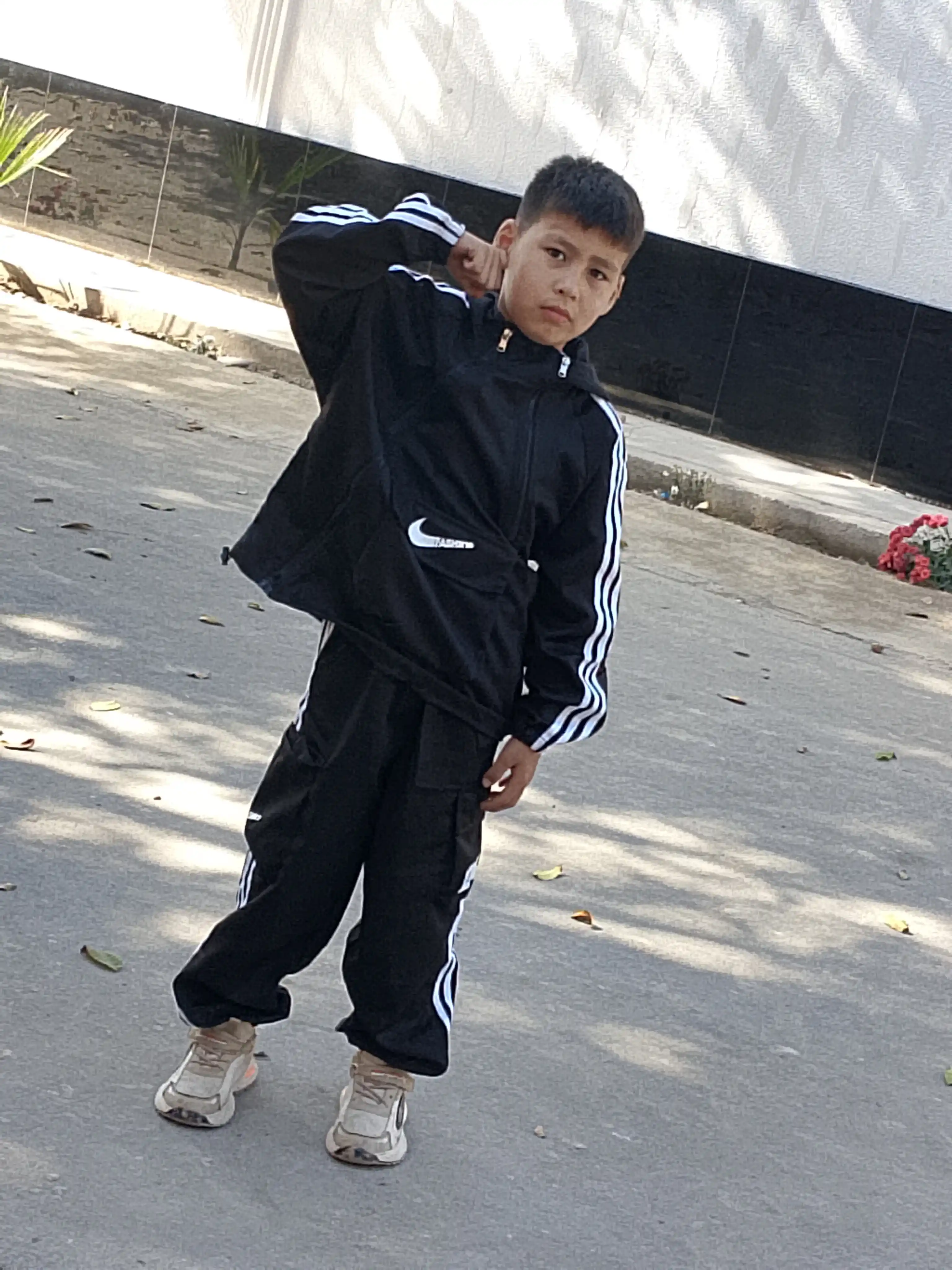 O‘g‘il bolalar uchun sport kostyumi, kapyushonli to‘plam