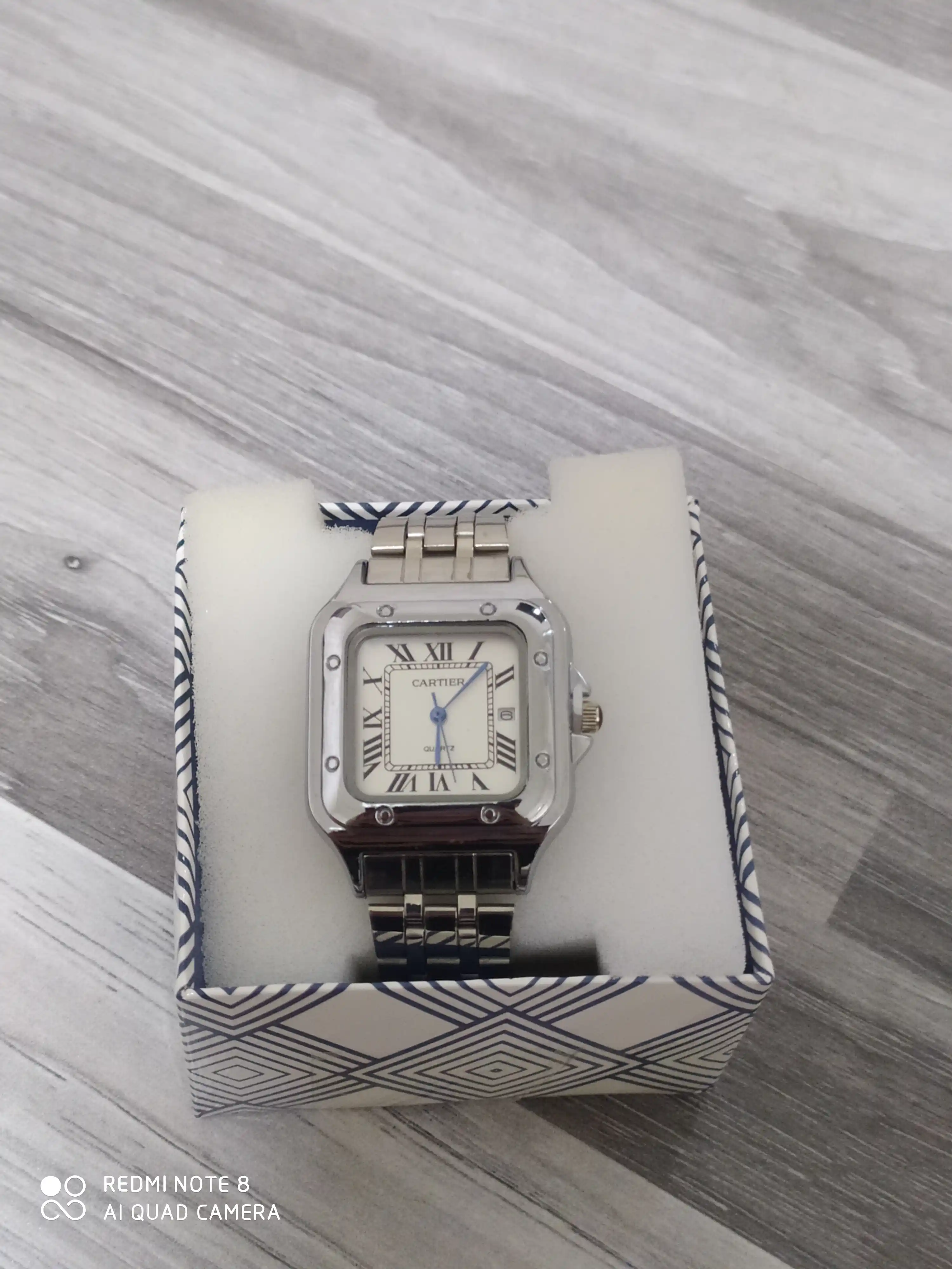 Cartier uslubidagi erkaklar klassik soati, metall kamar bilan
