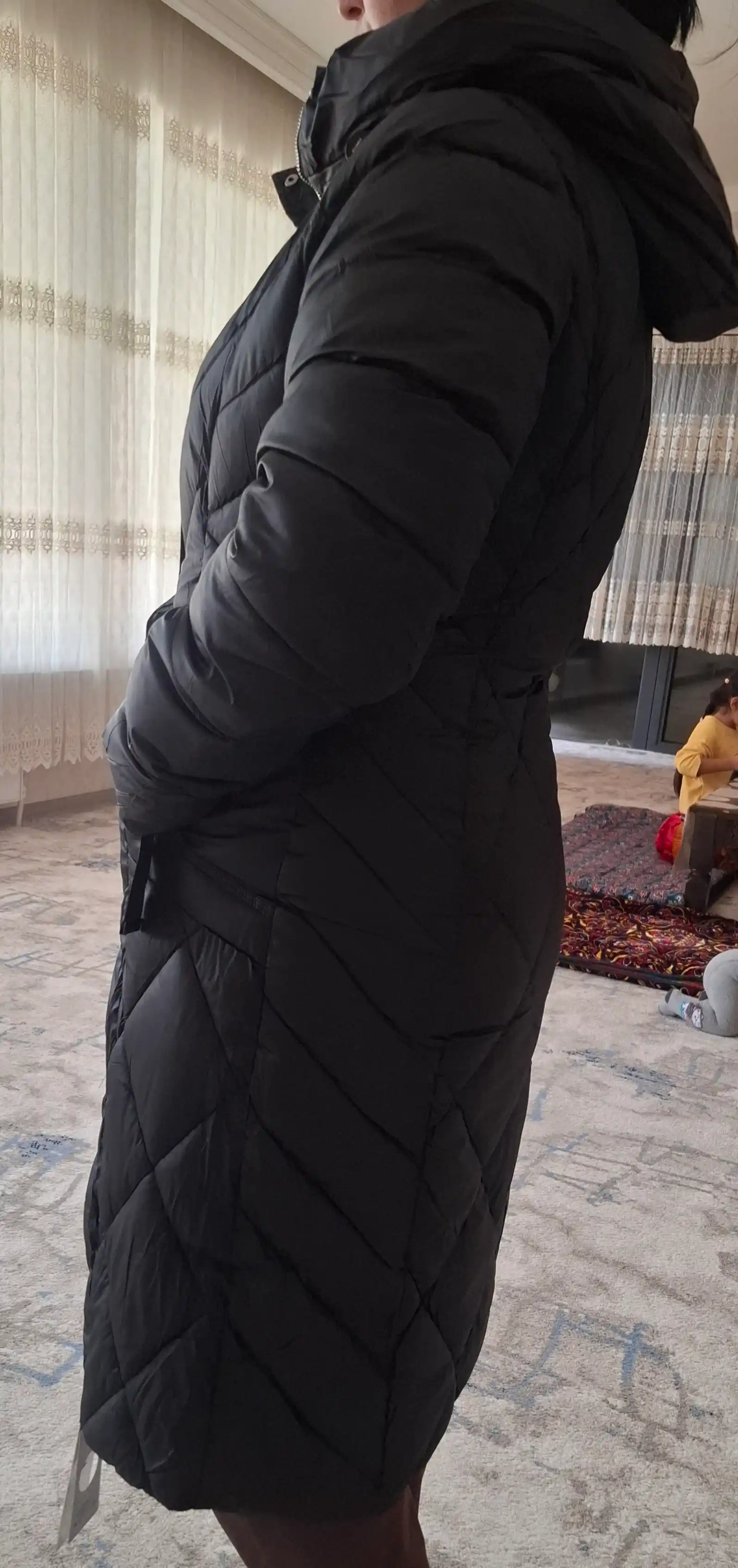 Ayollar uchun qishki kurtka