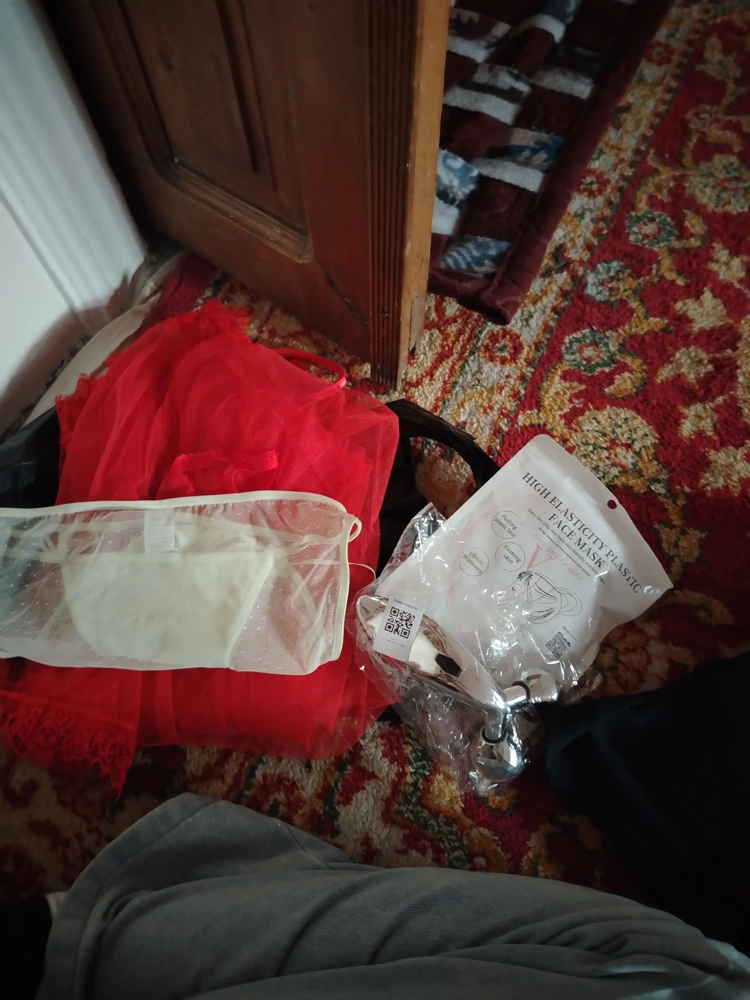 Ayollar penyuari, to‘rli, to‘rli xalat, ichki kiyim, tungi ko‘ylak
