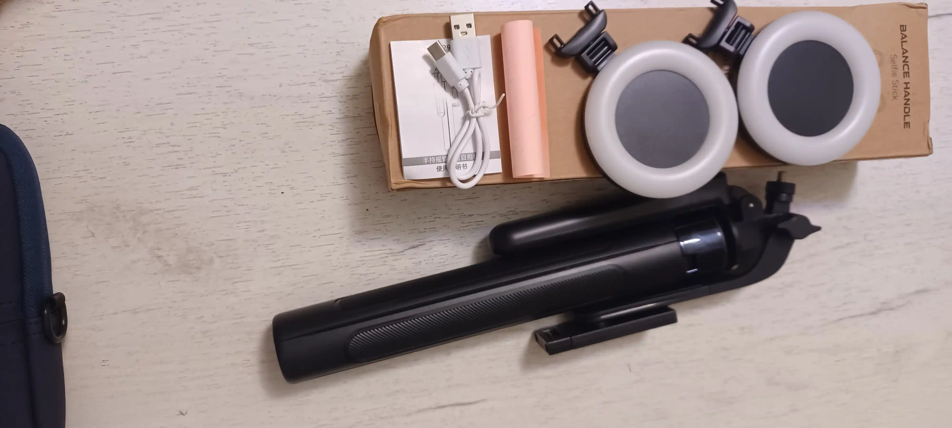 TT18 Selfie Stick Tripod с Bluetooth пультом 4 ножки штатив