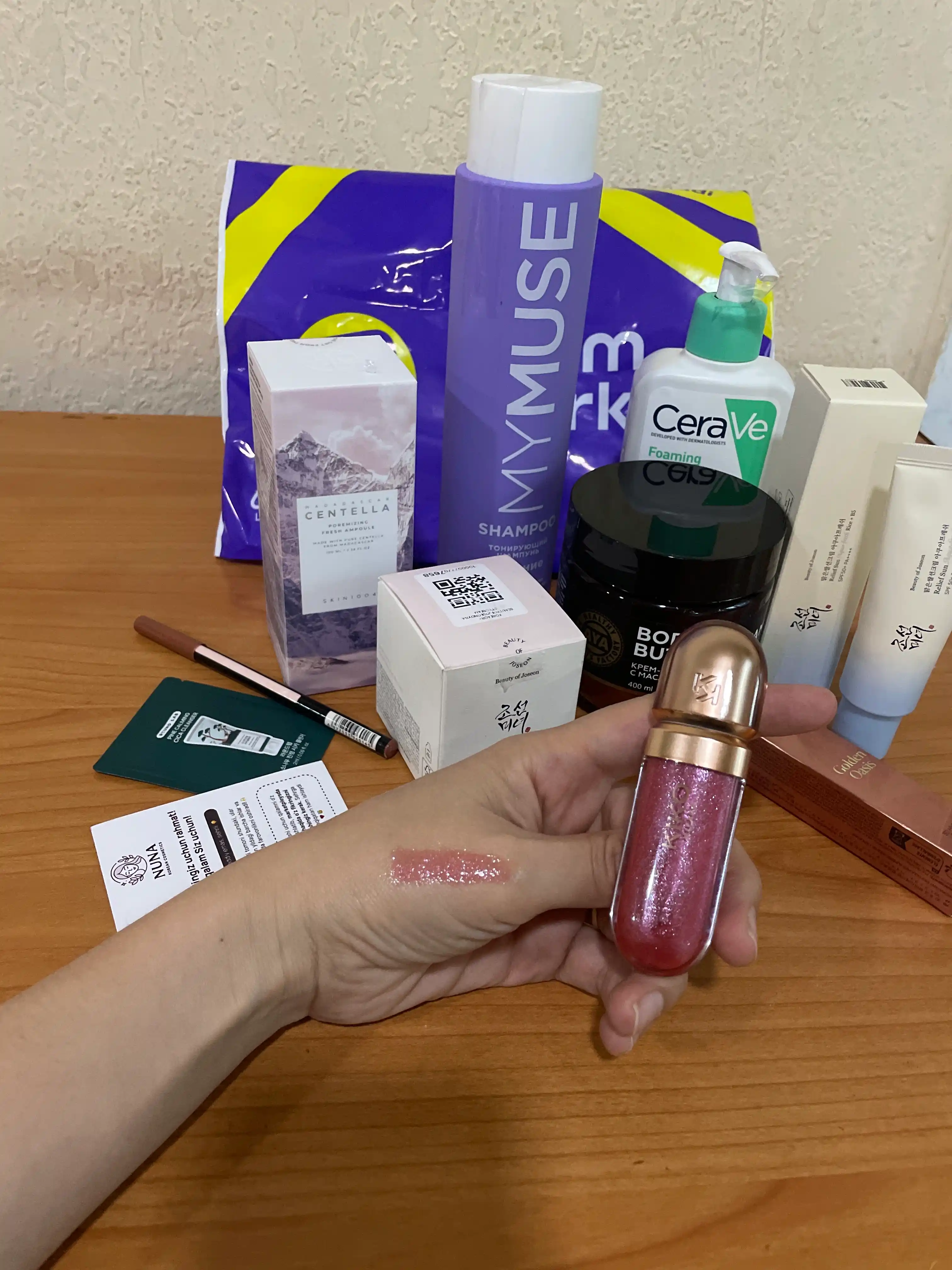 Kiki Milano lab bo‘yog‘i yaltirog‘i, 6.5 ml, 3D effektli