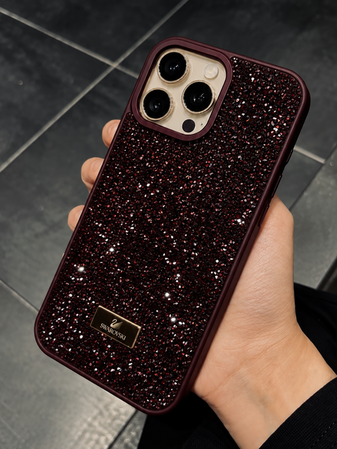 Чехол для iPhone 15,16,17,18, Pro\Pro Max  с блестящими кристаллами  бордовый
