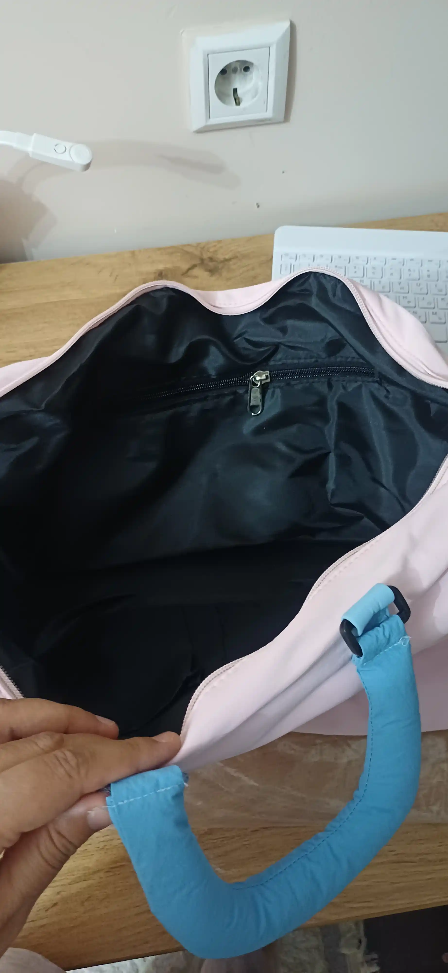 Sayohat va qo‘l yuki uchun ayollar sport yo‘l sumkasi