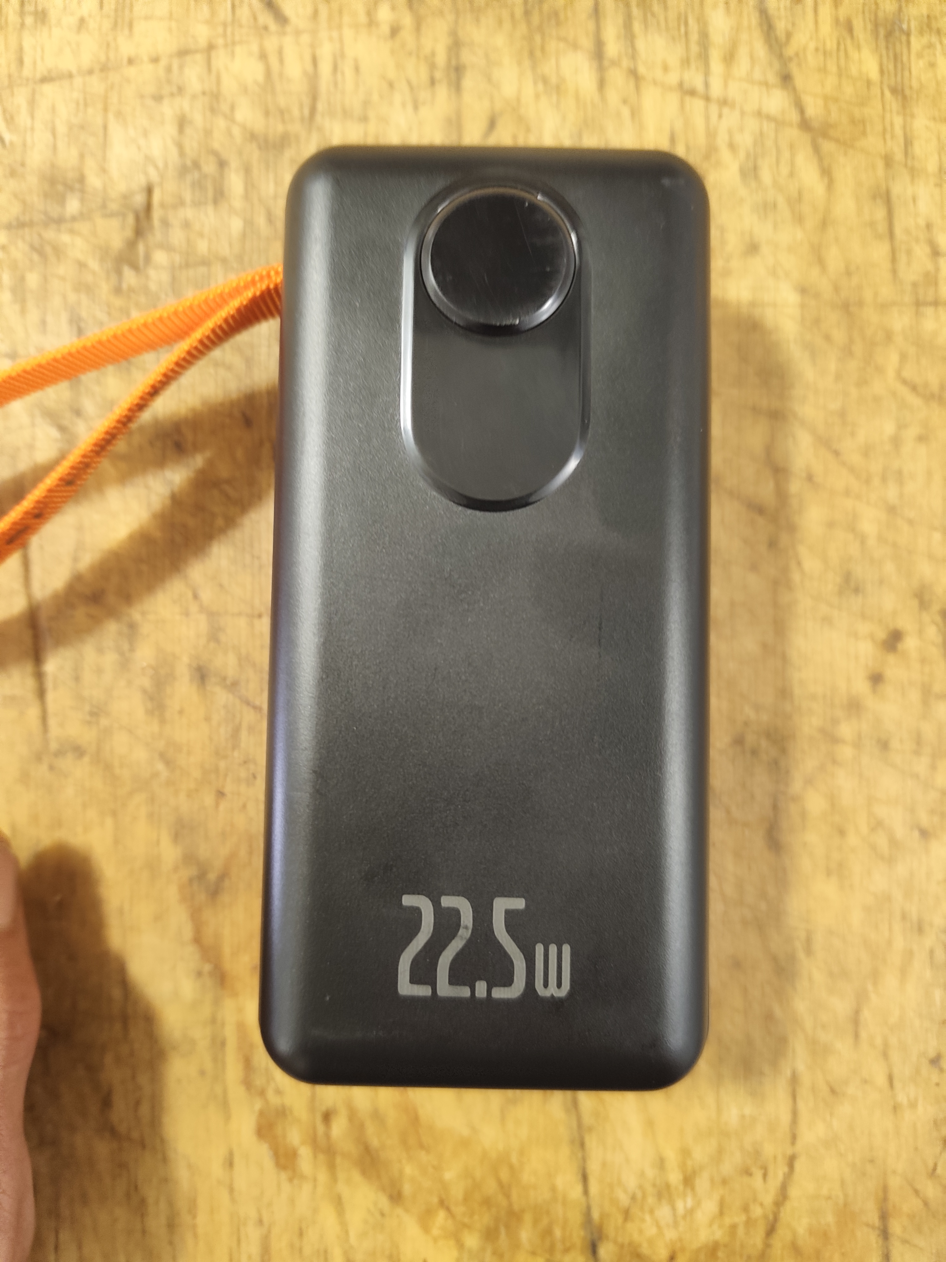 Power Bank 20000 mAh 22.5W с ремешком, встроенными кабелями, фонариком и быстрой зарядкой