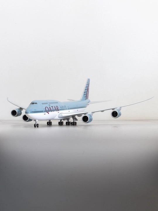 Модель самолёта Boeing 747, Qatar Airways, 47 см, шасси, прозрачные окна, подставка