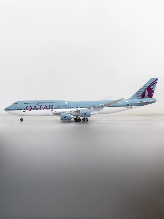 Модель самолёта Boeing 747, Qatar Airways, 47 см, шасси, прозрачные окна, подставка