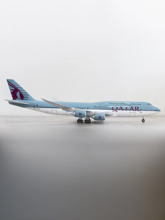 Модель самолёта Boeing 747, Qatar Airways, 47 см, шасси, прозрачные окна, подставка