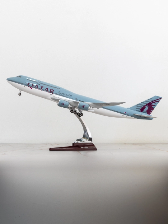 Модель самолёта Boeing 747, Qatar Airways, 47 см, шасси, прозрачные окна, подставка
