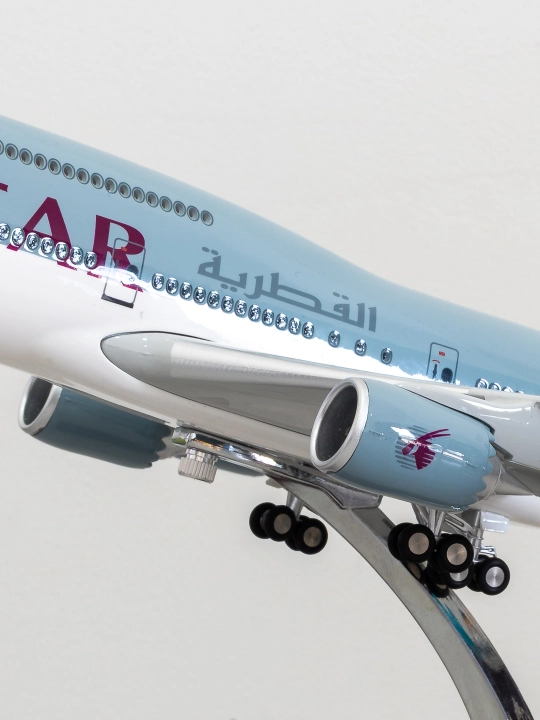 Модель самолёта Boeing 747, Qatar Airways, 47 см, шасси, прозрачные окна, подставка