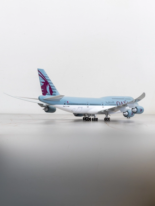 Модель самолёта Boeing 747, Qatar Airways, 47 см, шасси, прозрачные окна, подставка