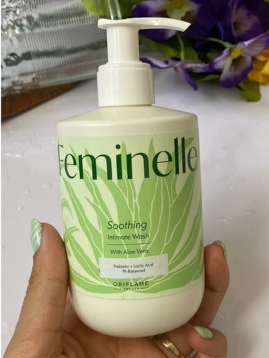 Aloe Vera va Mallow ekstrakti qo'shilgan Feminelle nozik intim gigiena geli