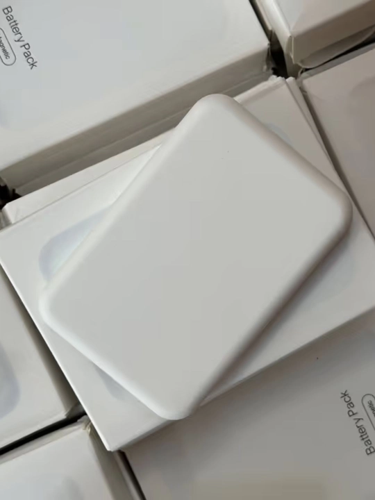 Tashqi batareya MagSafe Battery Pack iPhone uchun, 5000 mAh