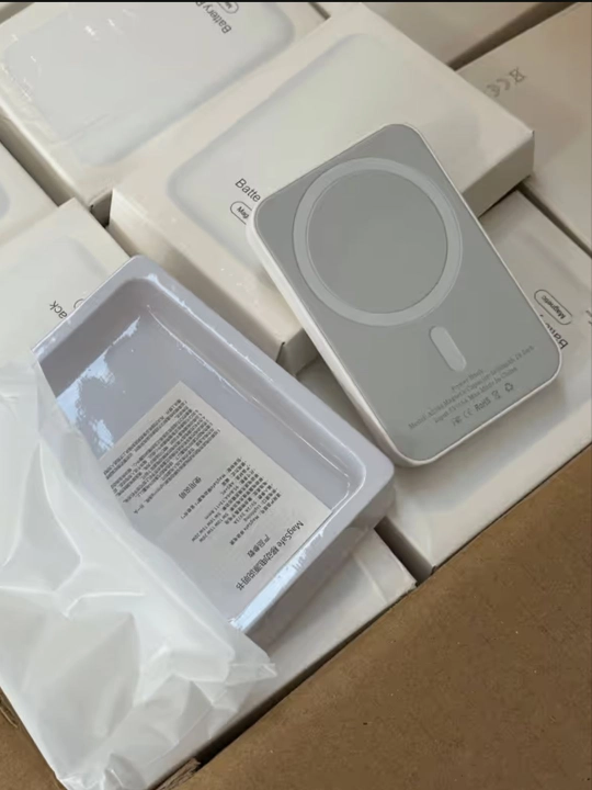 Tashqi batareya MagSafe Battery Pack iPhone uchun, 5000 mAh