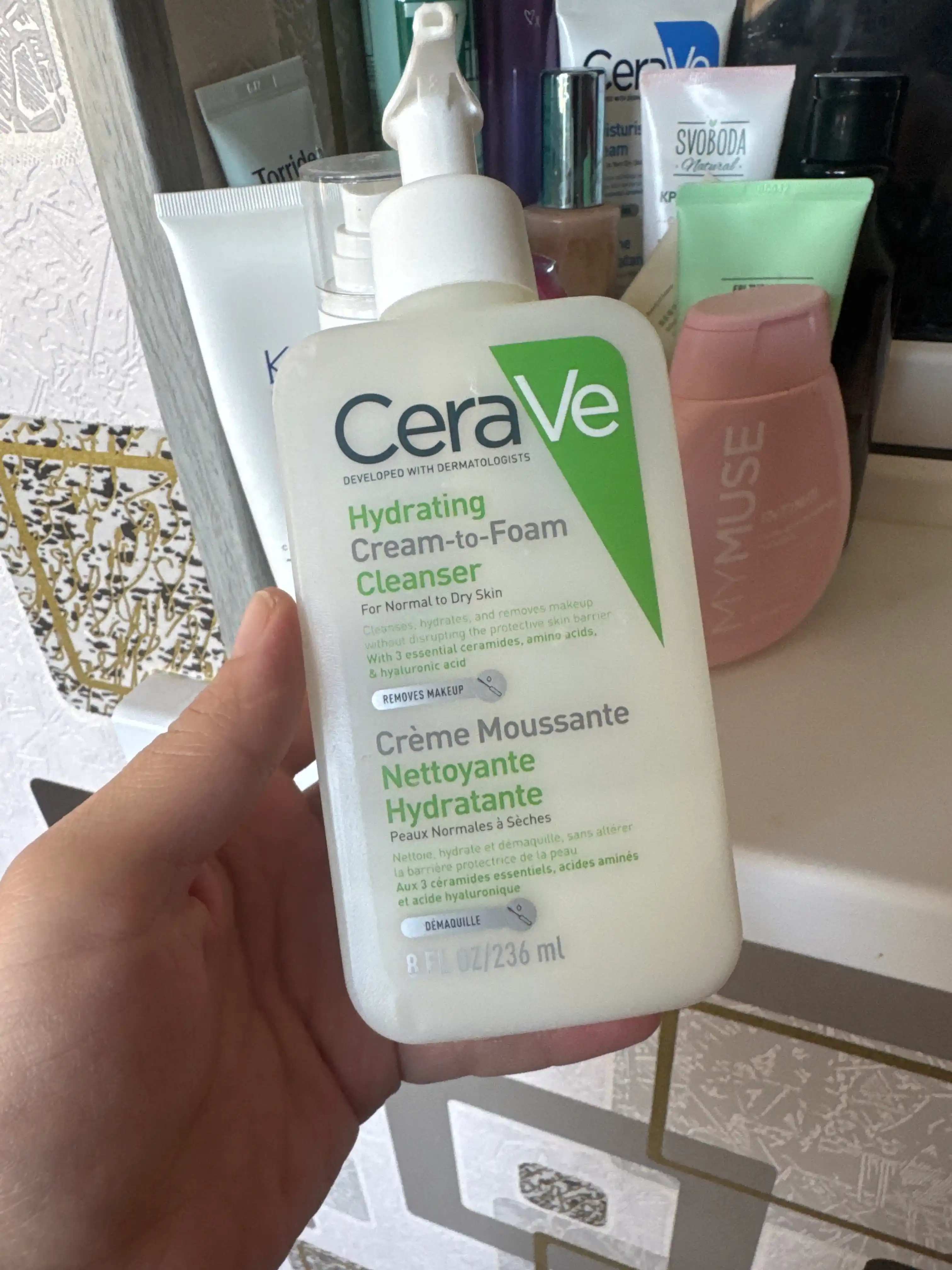 CeraVe Yuvinish uchun namlantiruvchi krem-ko‘pik, 236 ml