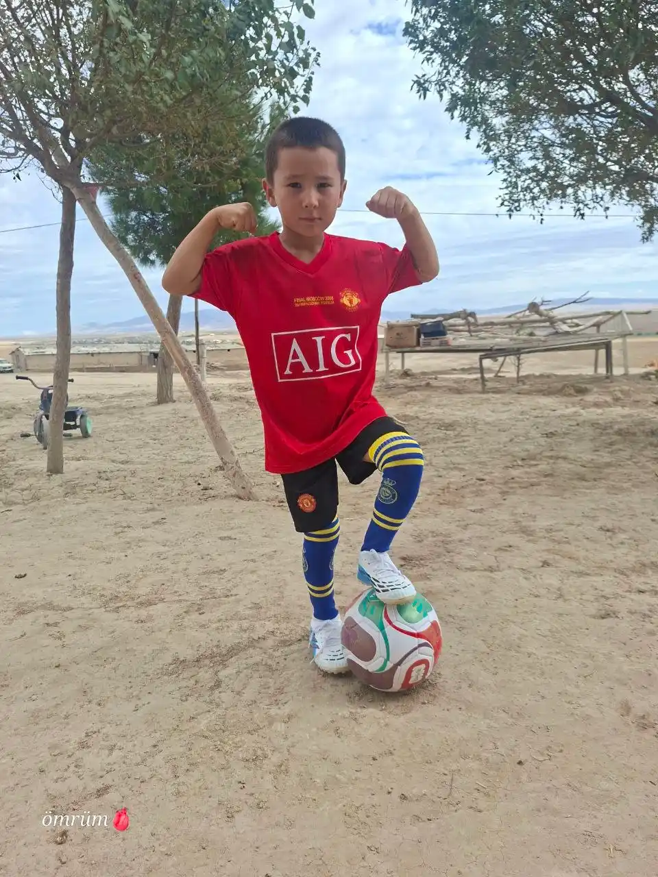 Futbol getrilari, paypoqlari. 34-41 Gacha. Maktab uchun
