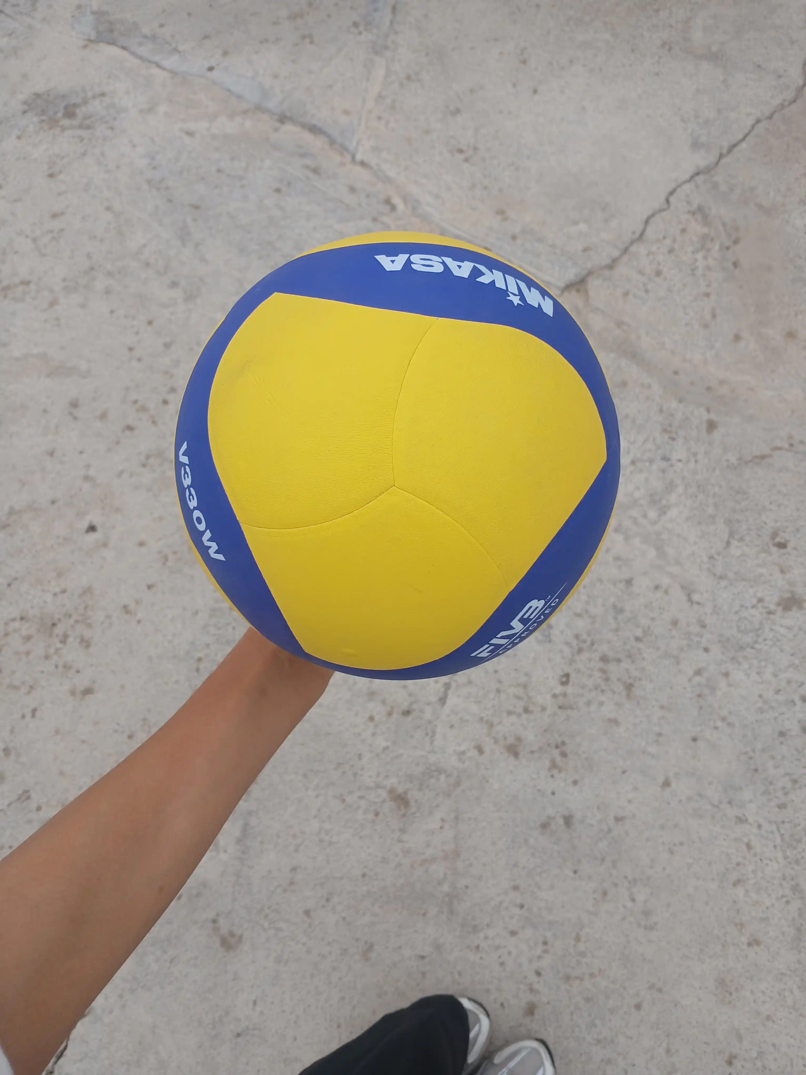 Voleybol to'pi MIKASA V330W