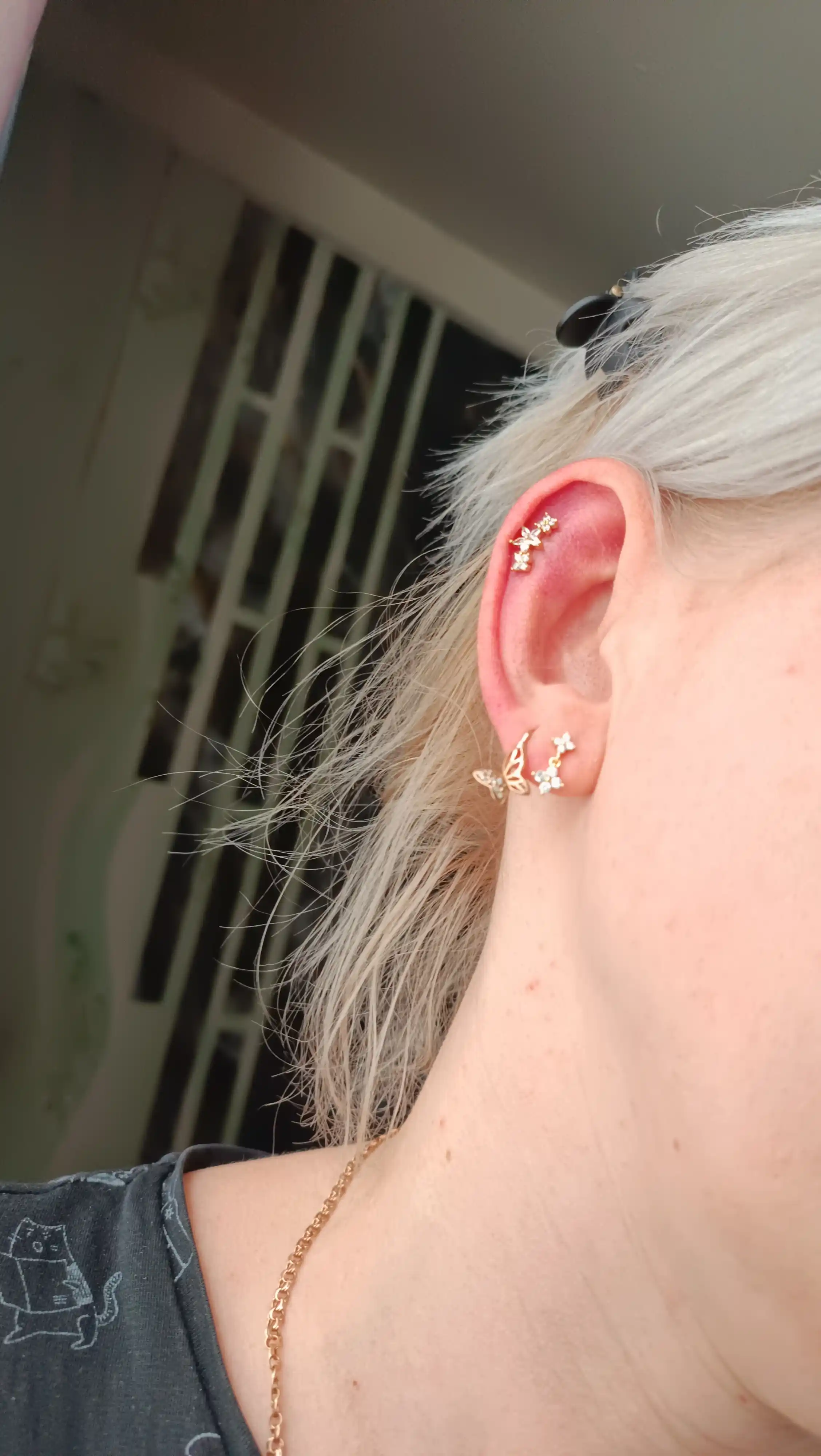 Fianitli pirsing-sirg‘a, tog‘ay, tragus, xeliks, labret uchun sirg‘a