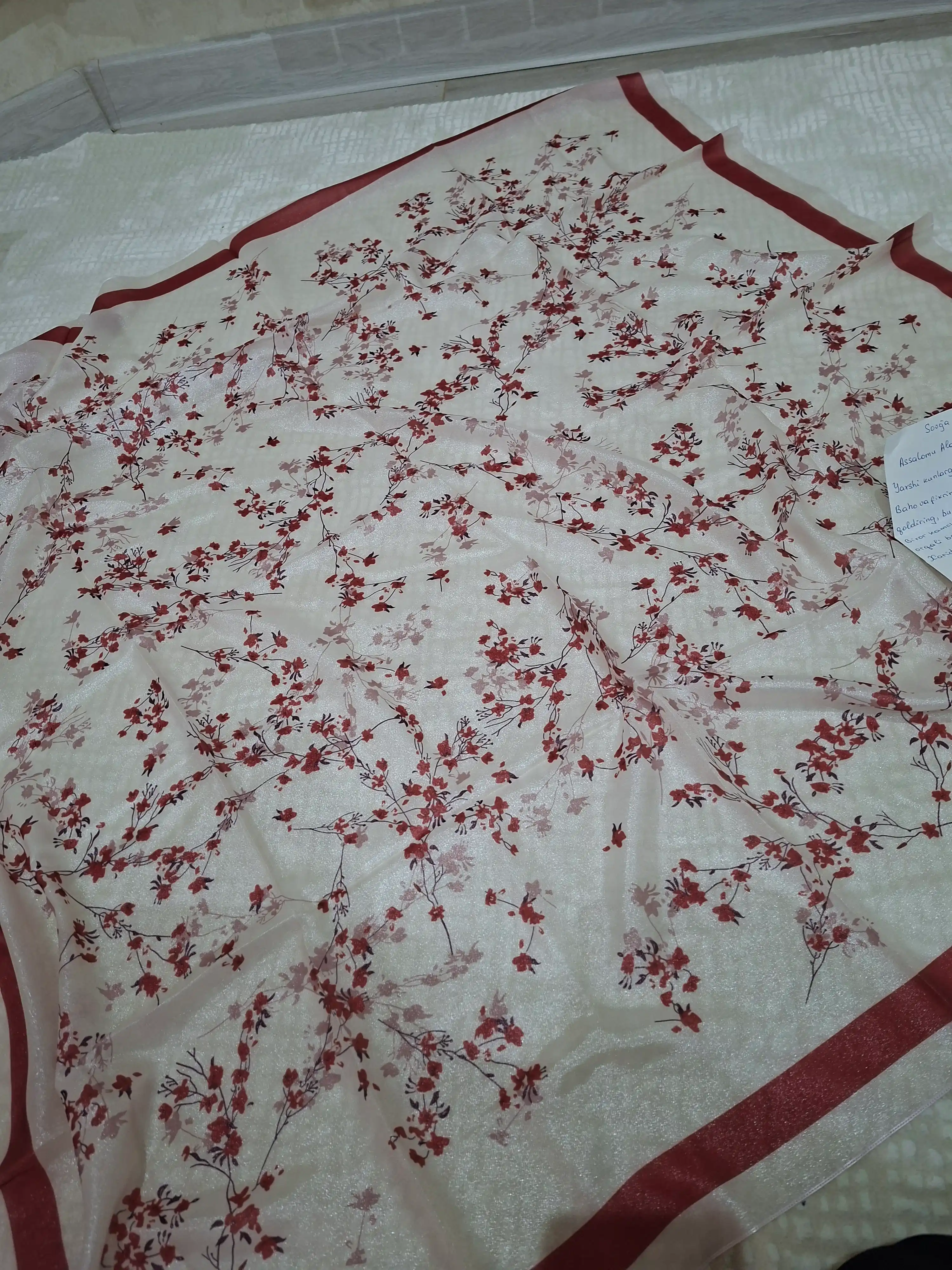 110×110 o‘lchamli lazer shifon ro‘molcha, gul bosilgan, sirpanmaydigan