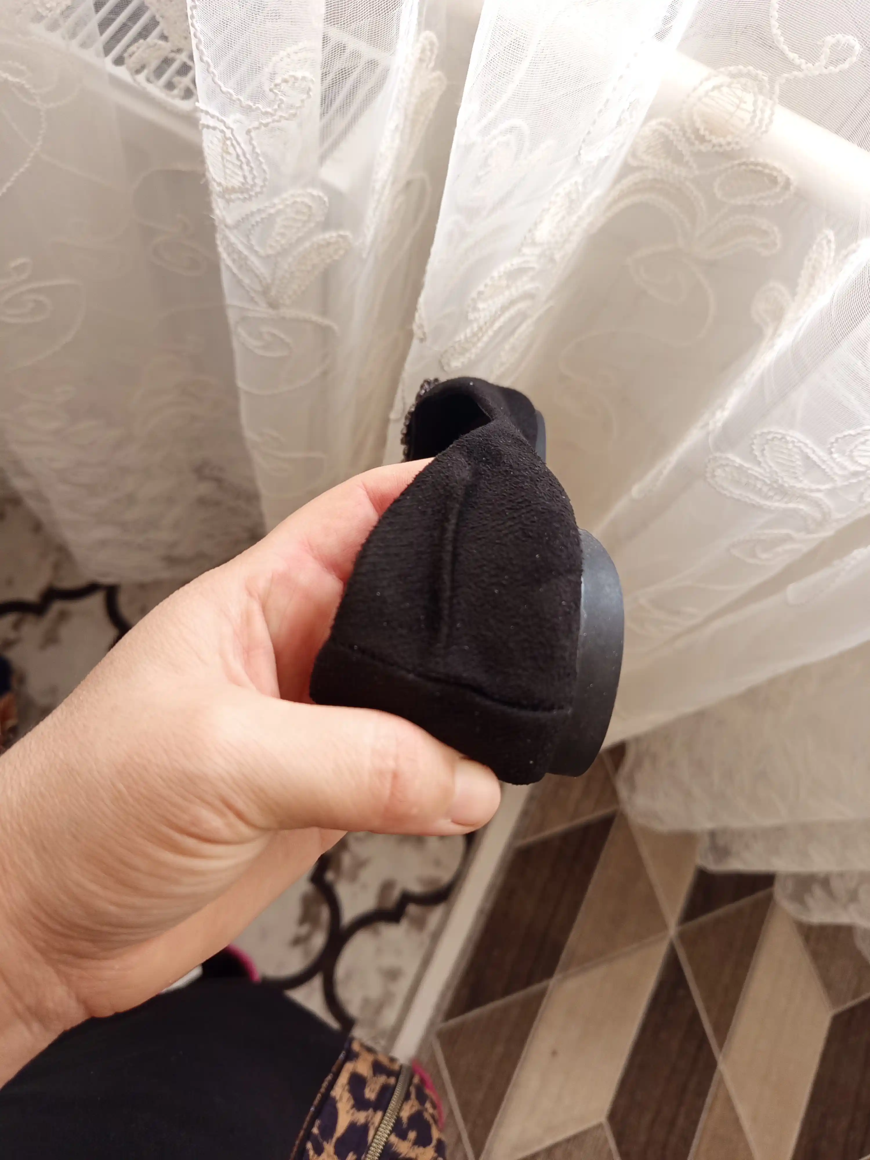 Qora zamshdan tikilgan baletkalar, ayollar va qizlar uchun poyabzal