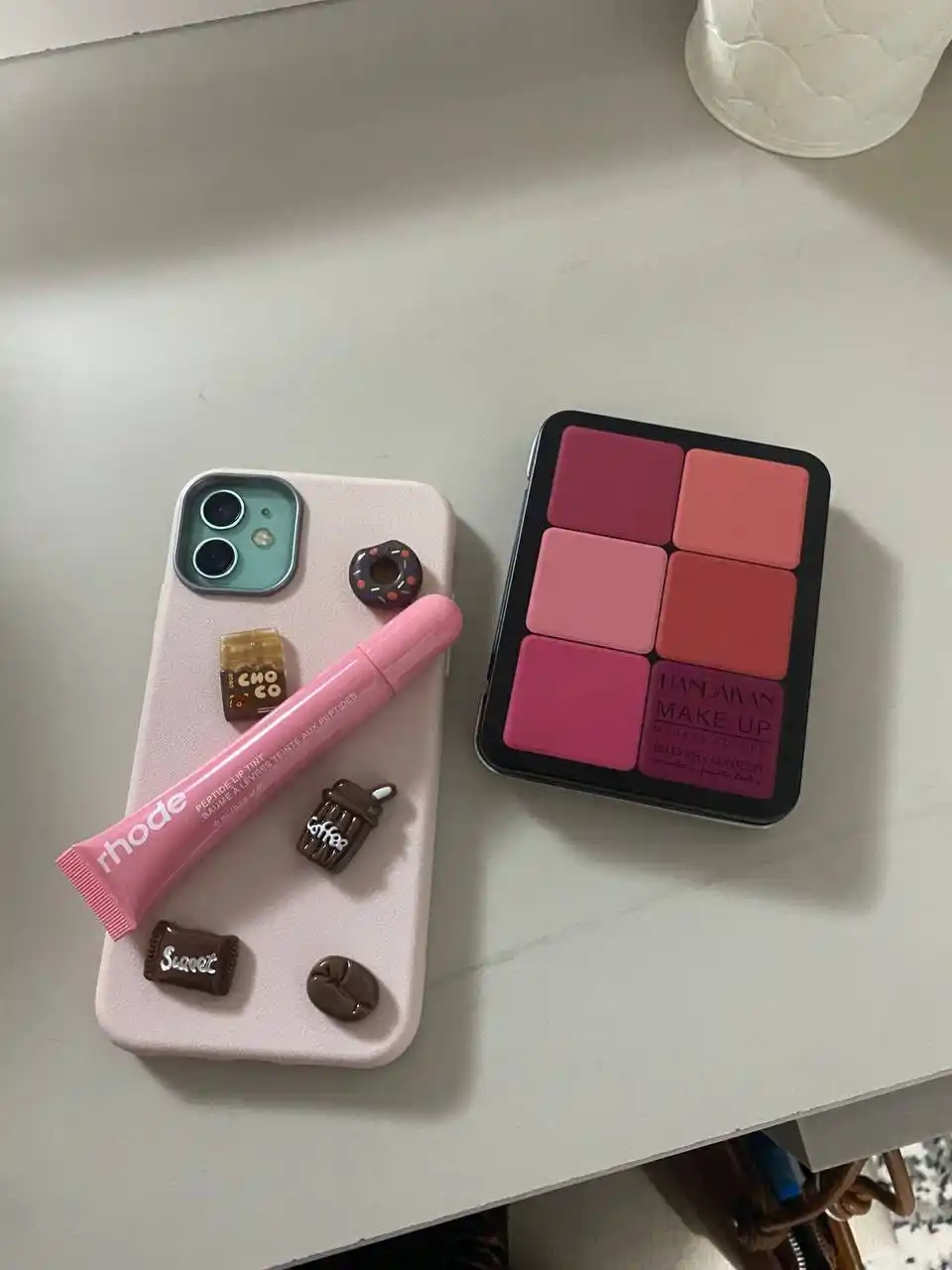 IPhone 11, 12, 13, 14, 15, 16, Pro, Pro Max, rangli, yumshoq teksturali 3D gullar bilan